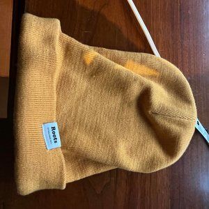 NWT Roots Bracebridge Tuque